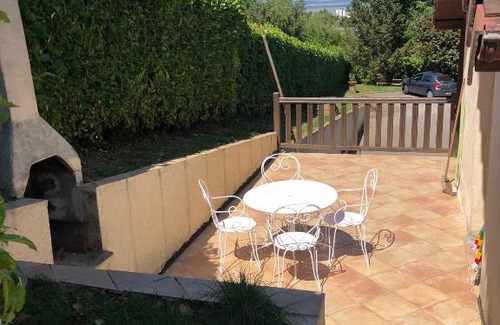 La Riviere-Saint-Sauveur House | Aux lettres du lavoir