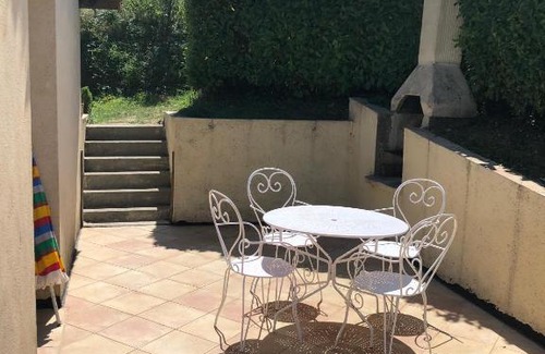 La Riviere-Saint-Sauveur House | Aux lettres du lavoir