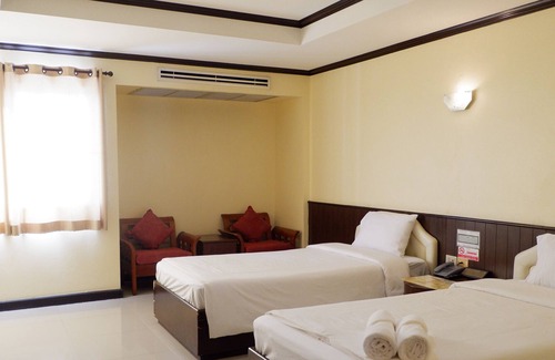 Lang Suan Hotel | Auychai Grand Hotel