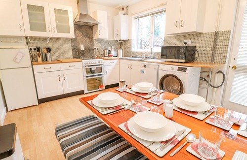 Wadsworth House | AVAELIE HOUSE, family friendly, with a garden in Hebden Bridge