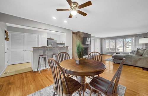 Merrillville House | AVAIL 12/12 - Merrillville condo hospitals & shops