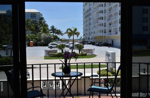 Hillsboro Beach Apartment | AVALON RESORT (BALCONY STUDIO C2)