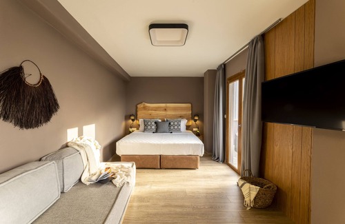 Skiathos Town Hotel | Avaton Suites & Villa Philian Collection