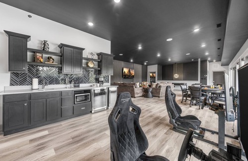 Sevierville Cabin | Avenger-inspired Cabin,FREE Waterpark,10 Bedrooms Sleeps 40,Indoor Pool