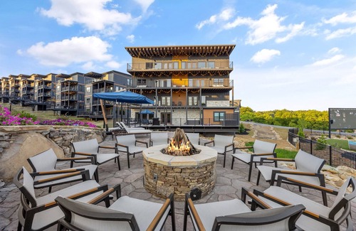 Sevierville Cabin | Avenger-inspired Cabin,FREE Waterpark,10 Bedrooms Sleeps 40,Indoor Pool