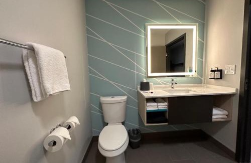 Fort Wayne Hotel | AVID Hotels - Fort Wayne North by IHG