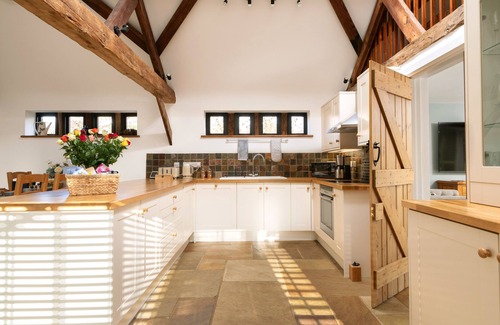Bishops Waltham House | Award-winning barn conversion offering spacious accommodation near South Downs National Park.