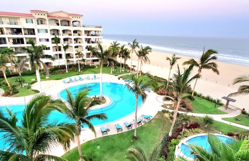 Zona Hotelera Condo | Award-winning Designer- Stunning Penthouse - Ocean Front Views - Prime location!