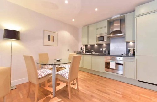 Tower Hill Apartment | Awesome 1 Bed Apartment Tower Hill