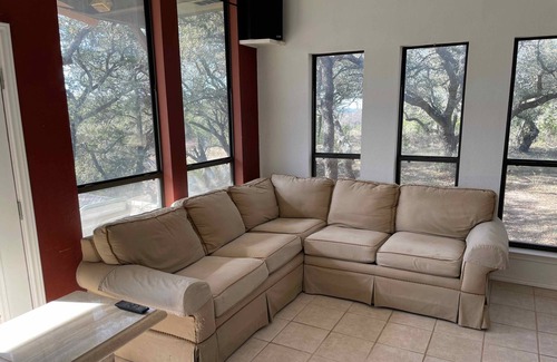 Lampasas House | Awesome 2 Bedroom Secluded Cottage with spectacular sunsets