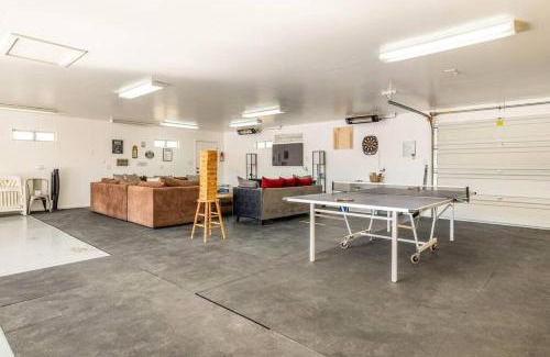 Mesa House | Awesome 5BR, 4BA, Pool, HotTub, Patio, Office