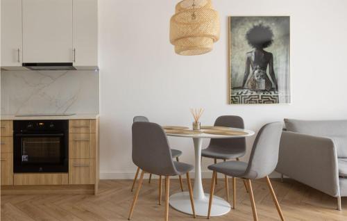 Srodmiescie Apartment | Awesome Apartment In Gdynia With Wifi