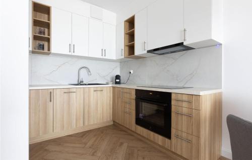 Srodmiescie Apartment | Awesome Apartment In Gdynia With Wifi