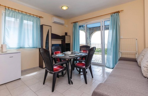 Klenovica Apartment | Awesome apartment in Klenovica