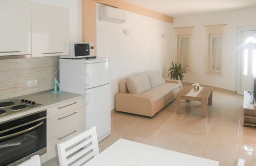Komarna Apartment | Awesome apartment in Komarna