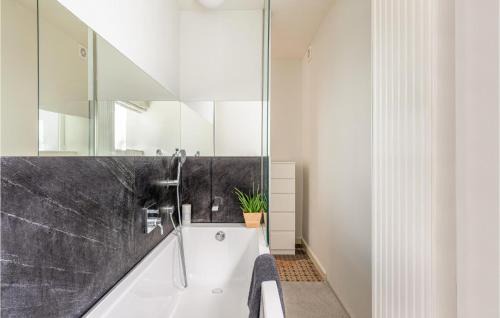 Pogorzelica Apartment | Awesome Apartment In Pogorzelica