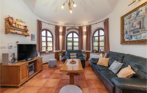 Belavici House | Awesome Home In Belavici With Sauna