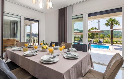 Sarsoni House | Awesome Home In Drazice With Wifi