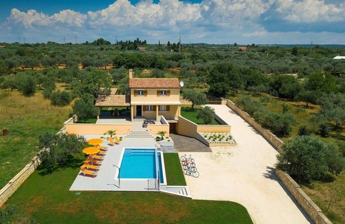 Fazana House | Awesome home in Fazana