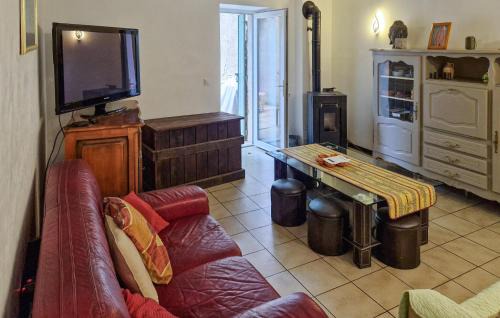 Goult House | Awesome Home In Goult