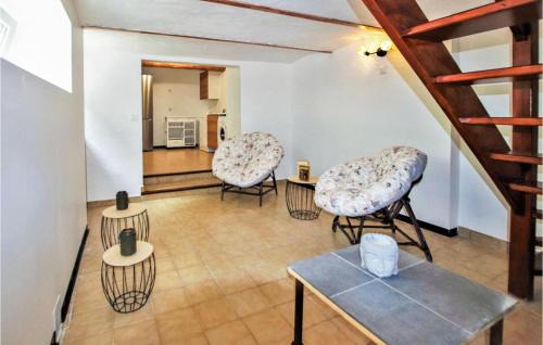 Goult House | Awesome Home In Goult