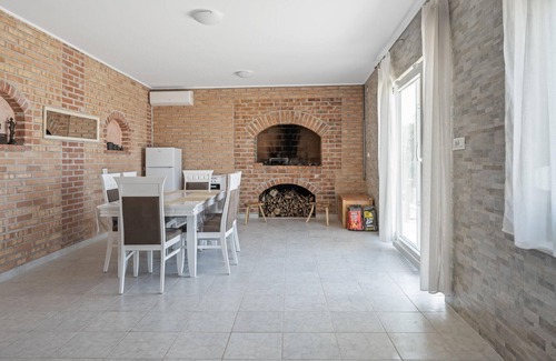 Grebastica House | Awesome home in Grebastica with WiFi