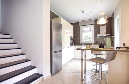 Cisano sul Neva House | Awesome home in Cisano sul Neva
