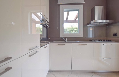 Cisano sul Neva House | Awesome home in Cisano sul Neva