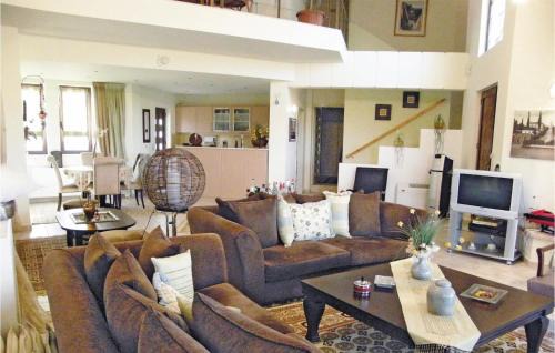 Molos-Agios Konstantinos House | Awesome Home In Kamena Vourla