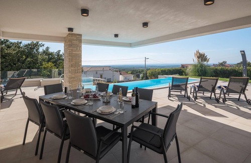 Brnobici House | Awesome home in Kastelir with sauna