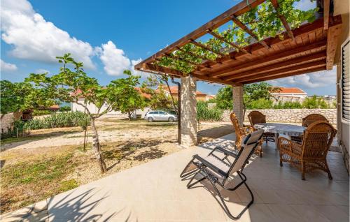 Kustici House | Awesome Home In Kustici With Kitchen