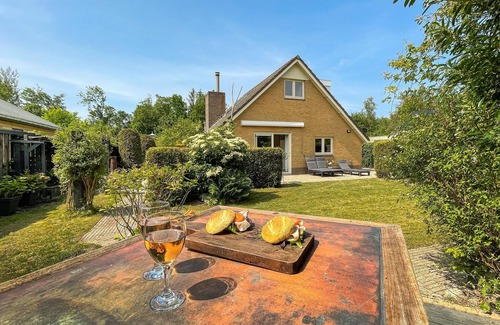 Lauwersoog House | Awesome home in Lauwersoog with WiFi