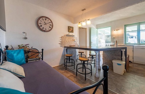 Dobropoljana House | Awesome home in Nevidane with WiFi