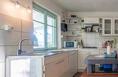 Dobropoljana House | Awesome home in Nevidane with WiFi