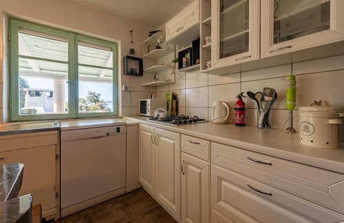 Dobropoljana House | Awesome home in Nevidane with WiFi