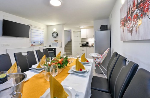 Kraljevec Sesvetski House | Awesome home in Paruzevina with sauna