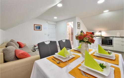 Kraljevec Sesvetski House | Awesome Home In Paruzevina With Sauna