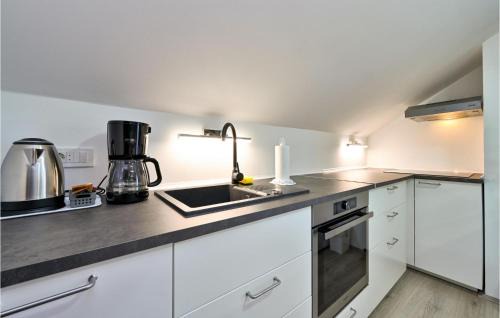 Kraljevec Sesvetski House | Awesome Home In Paruzevina With Sauna