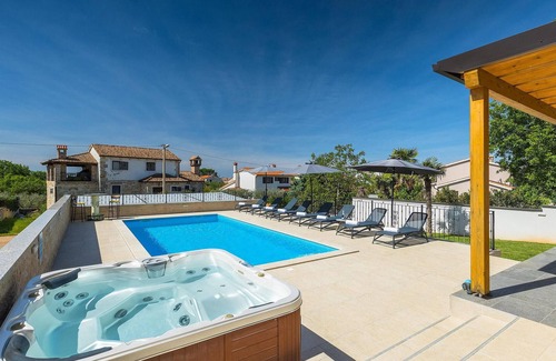 Kastelir-Labinci House | Awesome home in Porec