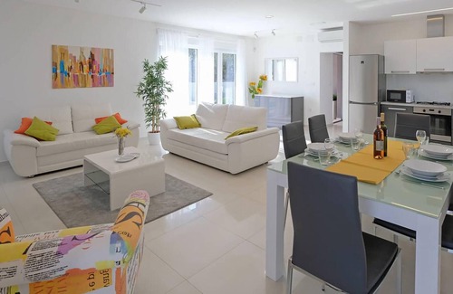 Rebici House | Awesome home in Rebici