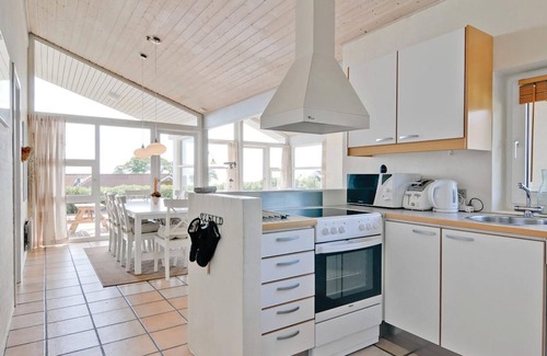 Grønninghoved Strand House | Awesome home in Sjølund with kitchen