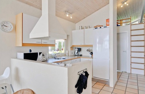 Grønninghoved Strand House | Awesome home in Sjølund with kitchen