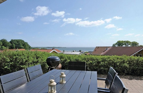 Grønninghoved Strand House | Awesome home in Sjølund with kitchen