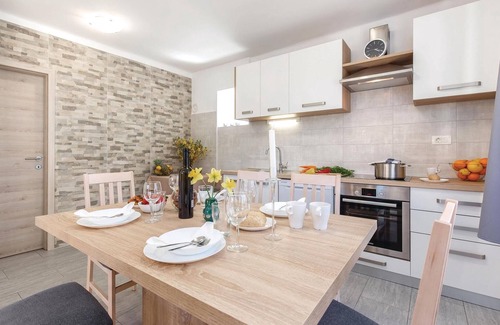 Bakar House | Awesome home in Skrljevo with WiFi