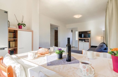 Valtura House | Awesome home in Valtura with WiFi