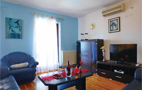 Vinez House | Awesome Home In Vinez With House A Panoramic View