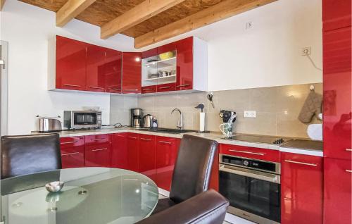 Muritz House | Awesome Home In Wittstock With Kitchen