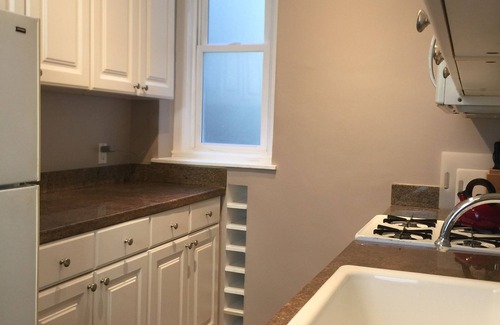 Chinatown Apartment | Awesome Large Nob Hill Studio near financial center.