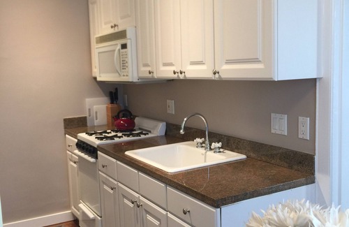 Chinatown Apartment | Awesome Large Nob Hill Studio near financial center.