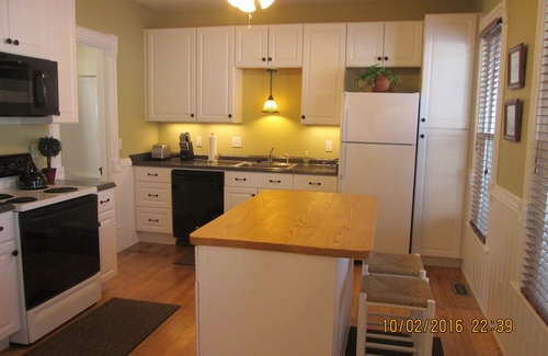 Petoskey Cottage | Awesome Location Near Petoskey Pier And Waterfront